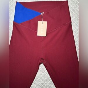 WILLO High-Rise Burgundy Leggings with Blue Waist Accent